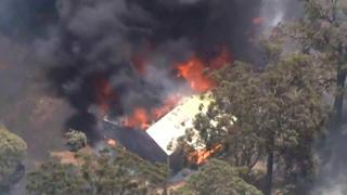 La ciudad australiana de Perth lucha contra incendios forestales
