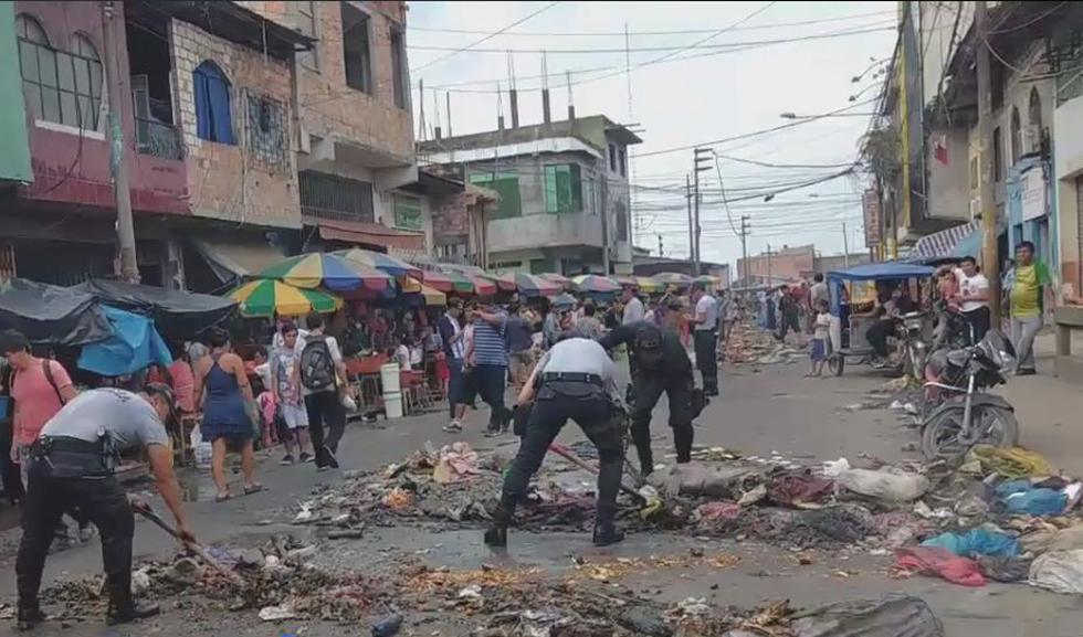 Iquitos: Vecinos arrojaron basura en casa de alcalde porque municipalidad no la recogía. (Facebook/DiarioLaRegión)