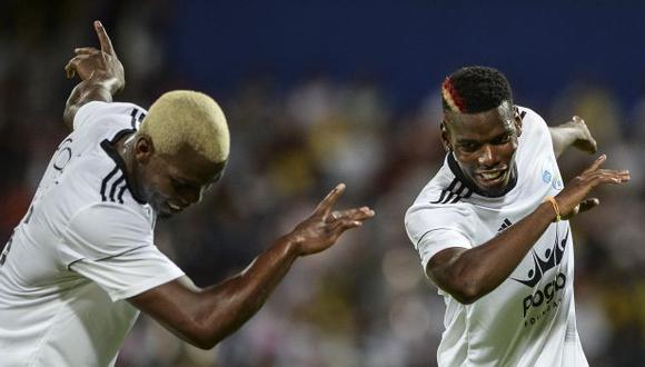 French midfielder Paul Pogba (R) celebrates his goal with his brother Matias Pogba during a friendly match organized by the Juan Cuadrado foundation between the friends of Colombian midfielder Juan Cuadrado and Paul Pogba at Atanasio Girardot stadium, in Medellin, Antioquia department, Colombia on June 24, 2017. (Photo by JOAQUIN SARMIENTO / AFP)