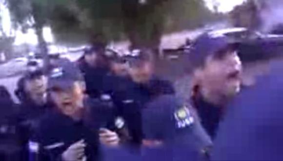 NUEVO VIDEO. Policía de Mendoza (Argentina) entrena con cánticos xenófobos contra chilenos. (Imagen de video)