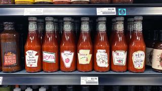 Exponen a fábrica que utilizaba tomates podridos para elaborar kétchup causando indignación en los consumidores