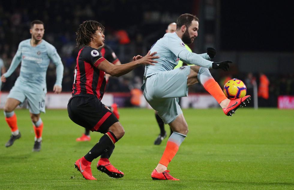 Chelsea fue goleado 4-0 ante el Bournemouth en el debut de Higuaín. (Reuters)