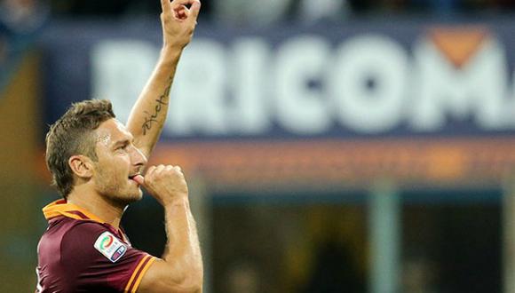 Totti es ídolo en el club romano. (AFP)