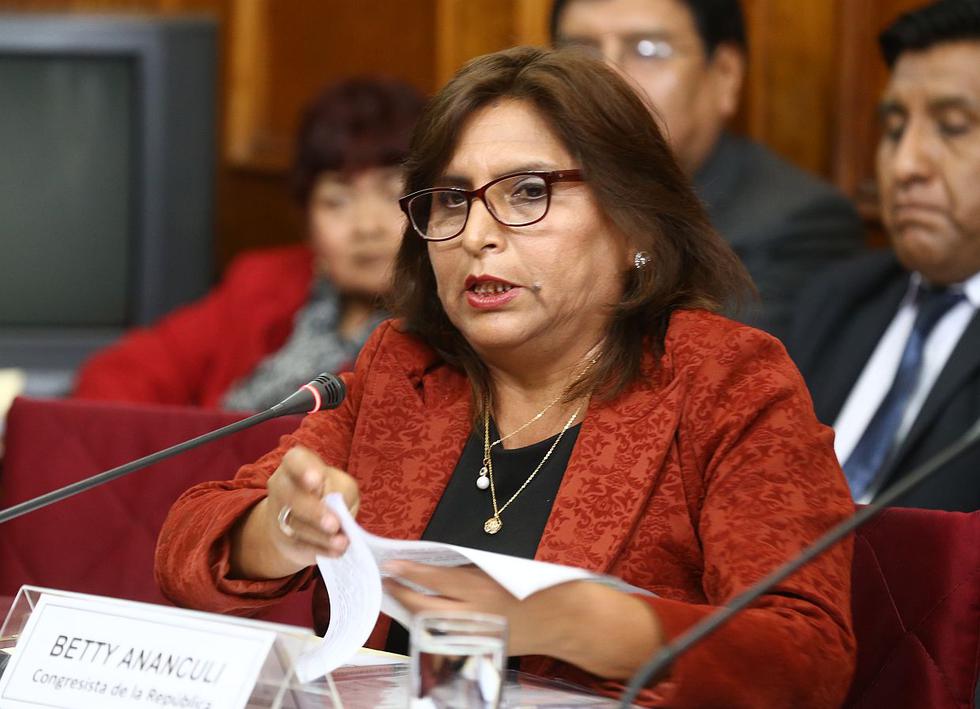 La congresista de Fuerza Popular Betty Ananculí habría cometido el delito de falsificación de documentos en su hoja de vida. (Foto: Congreso de la República)