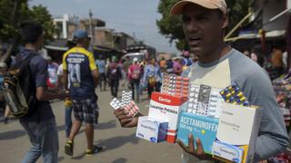 Las peligrosas "farmacias" callejeras en la frontera entre Venezuela y Colombia [FOTOS]