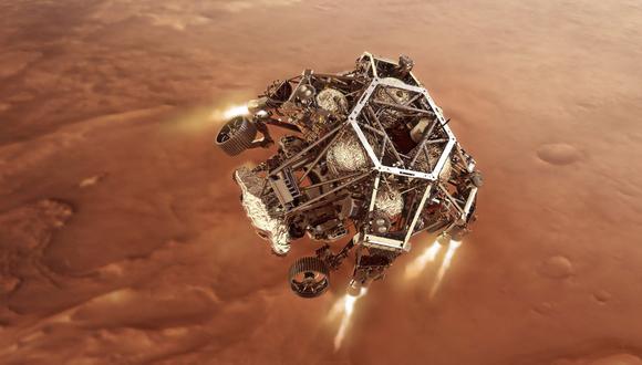 Esta ilustración de la NASA muestra al vehículo Perseverance mientras enciende sus motores de etapa de descenso, mientras se acerca a la superficie marciana. (Cortesía / NASA / AFP)