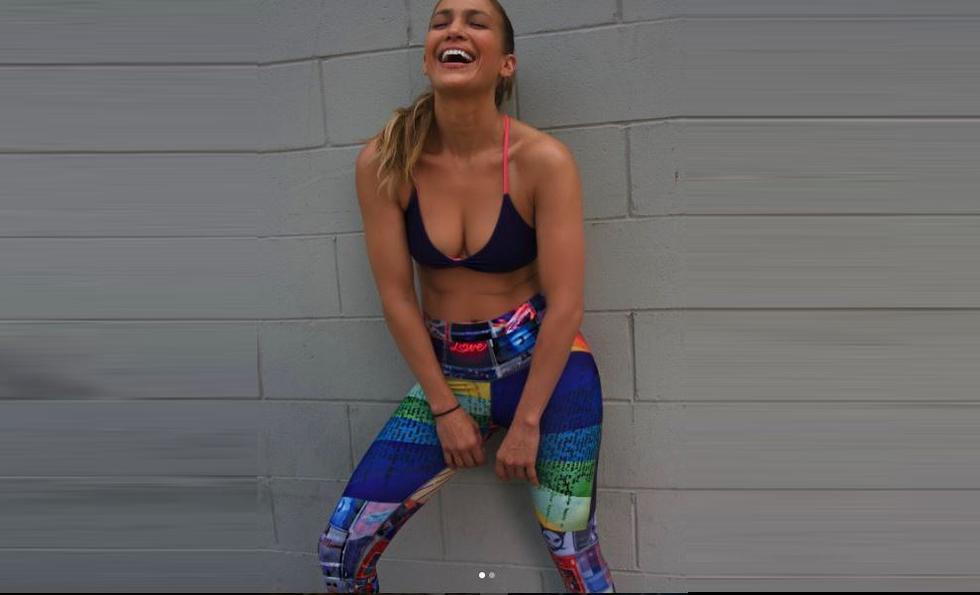 Estilo de vida y carrera de J.Lo inspiró a marca para lanzar leggins. (Instagram/@J.Lo)