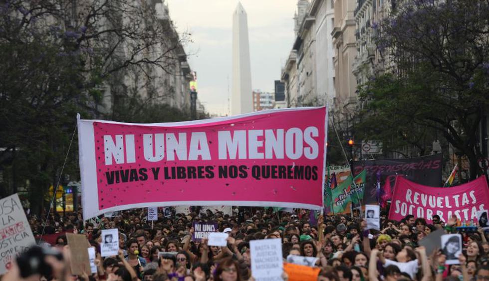 Miles de argentinas marchan contra absolución de acusados de feminicidio. (Foto: EFE).
