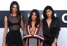 Kim Kardashian se pasea por el mundo y envía tierno mensaje a sus hermanas