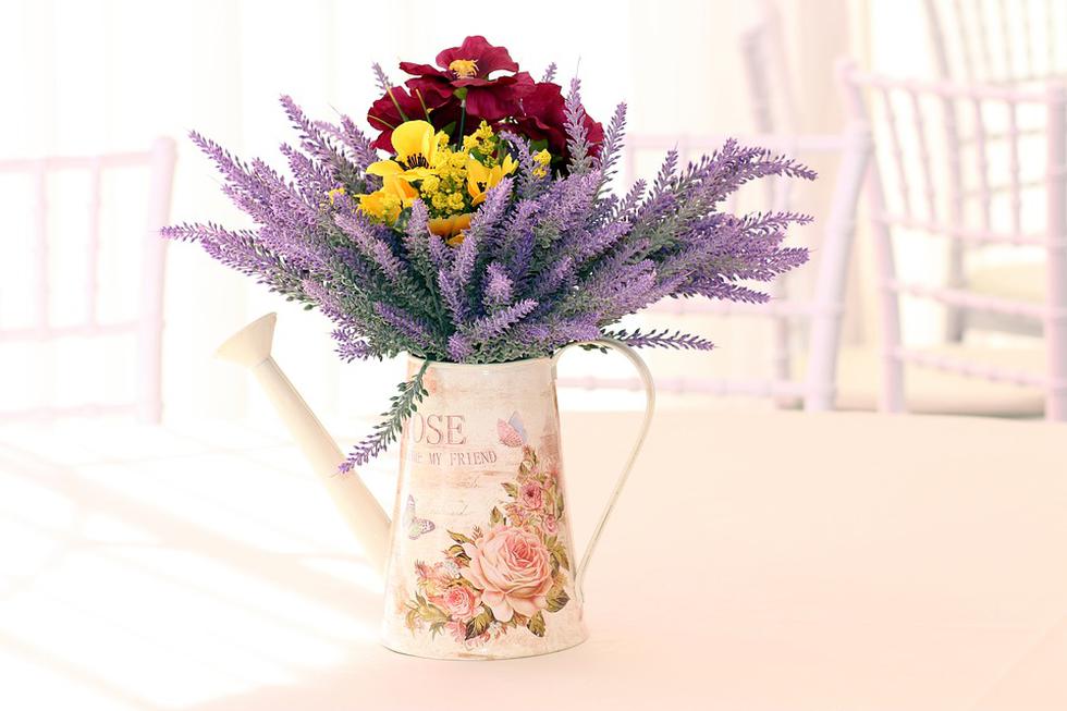 Combinada con otras flores, la lavanda es perfecta para ser la protagonista de soberbios arreglos florales. (Foto: Pixabay)