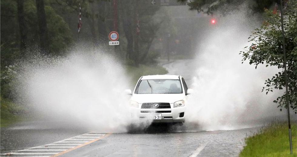 Las autoridades japonesas ordenaron este miércoles la evacuación de más de un millón de personas a causa de las lluvias torrenciales. (AFP)
