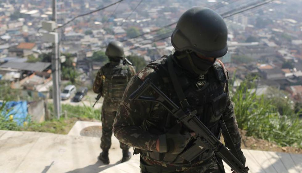 Ejército de Brasil, con el apoyo de la Policía, ingresó en favelas de Río de Janeiro como parte de una operación contra el narcotráfico. (Foto: EFE)
