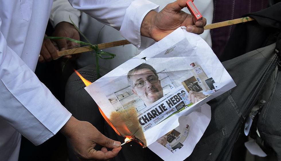 En India, queman foto del redactor jefe de Charlie Herbo. (AFP)