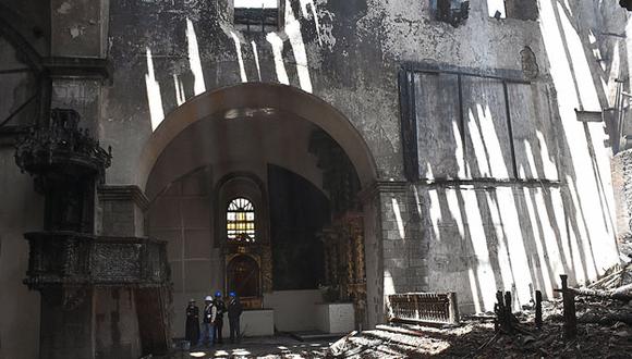 Iglesia de San Sebastián fue afectado en un 80% por las llamas. (EFE)