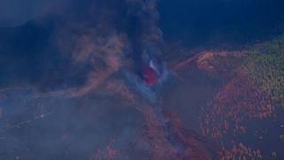 España: la lava del volcán de La Palma entra en contacto con el mar