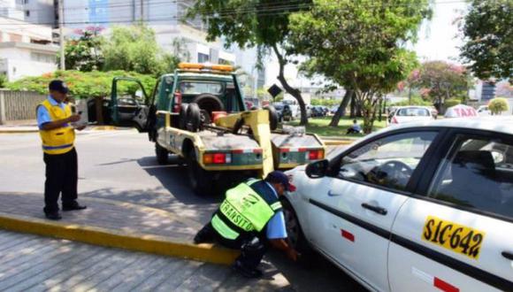 Municipalidad de San Isidro multará con S/1,975 y retirará con grúa a vehículos mal estacionados. (Difusión)