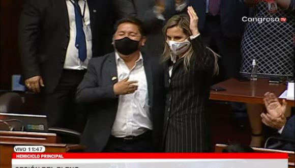 Guido Bellido y María del Carmen Alva se saludaron luego que se rechazara la moción de censura contra la presidenta del Congreso. (Congreso TV)