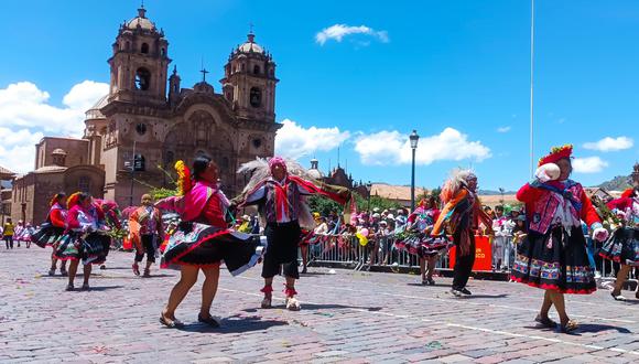 DESBORDE POPULAR. Cusqueños recuperaron la sonrisa y disfrutaron del carnaval. (Foto Andina)
