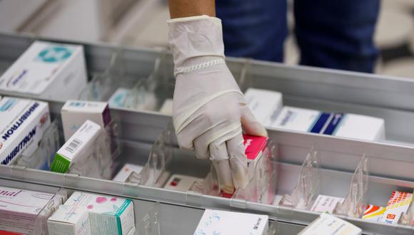 Intensificarán operativos de control en farmacias ante alta demanda por medicinas para tratar el coronavirus. (Foto: EFE/José Méndez)