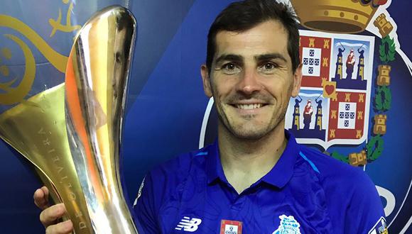Iker Casillas sumó su título 24 en su carrera al ser campeón con Porto de la Supercopa de Portugal. (Twitter)