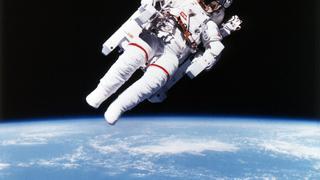 ¡Para la historia! Falleció Bruce McCandless, el primer hombre que flotó en el espacio
