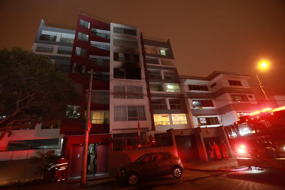 Miraflores: Reportan incendio en edificio multifamiliar. (Lino chipana)