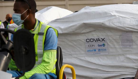Foto referencial. Hasta el momento, cerca de 38,4 millones de dosis de vacunas contra el COVID-19 han sido entregadas a 102 territorios bajo el mecanismo Covax.(Nipah Dennis / AFP)