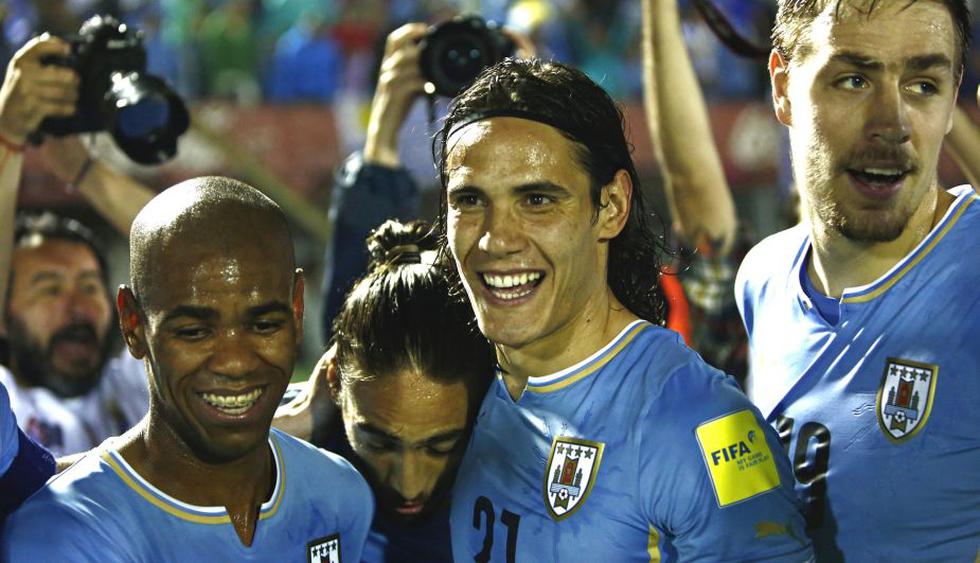 Uruguay goleó 3-0 a Chile y se posiciona segundo en las Eliminatorias Rusia 2018. (EFE)