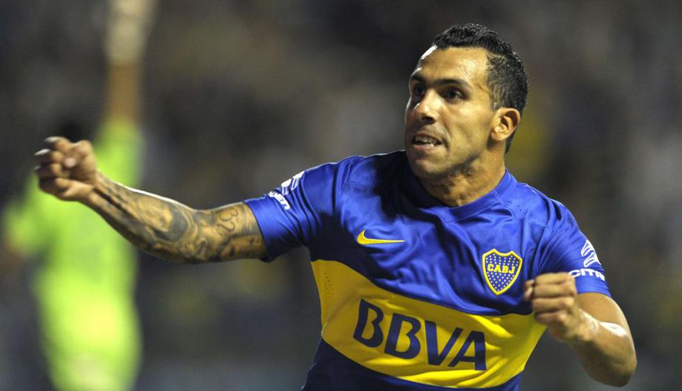 Luis Advíncula no pudo bloquear a Carlos Tévez y Boca Juniors goleó 4-1 a Newell's Old Boys. (AFP)