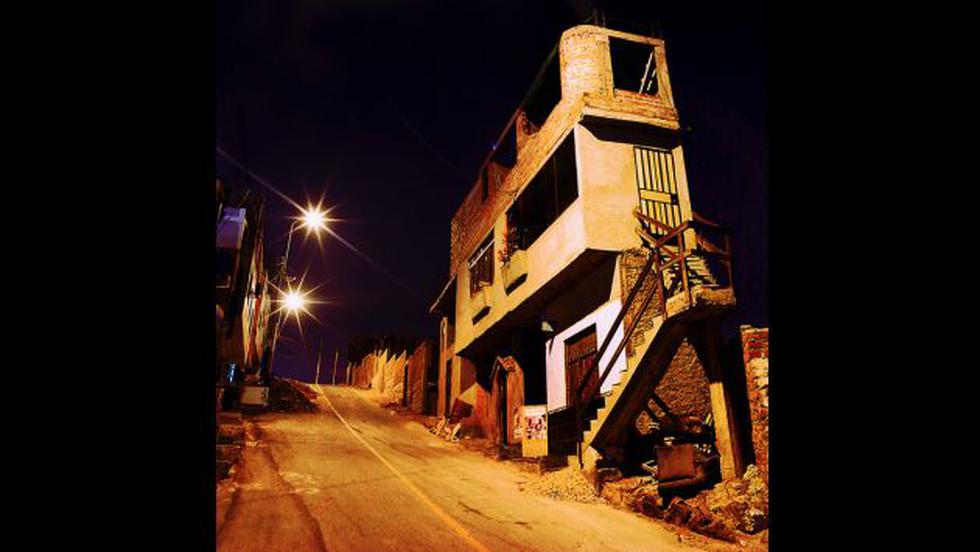 Foto de una calle de Chorrillos tomada por Santiago Bustamante (Galería Forum).