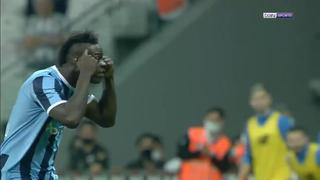 Mario Balotelli protagoniza polémica celebración frente al entrenador del equipo rival [VIDEO]