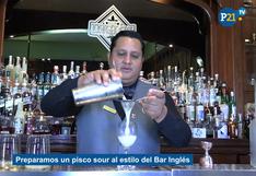Luiggy Arteaga jefe del Bar Inglés prepara un Pisco Sour al estilo Bar Inglés