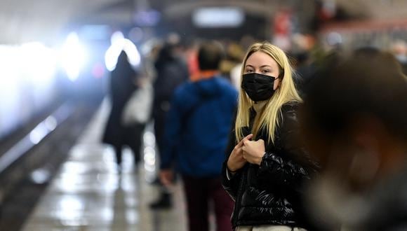 Al este de Europa   en las últimas dos semanas se han duplicado el número de nuevos contagios de coronavirus. (Foto: Kirill KUDRYAVTSEV / AFP)
