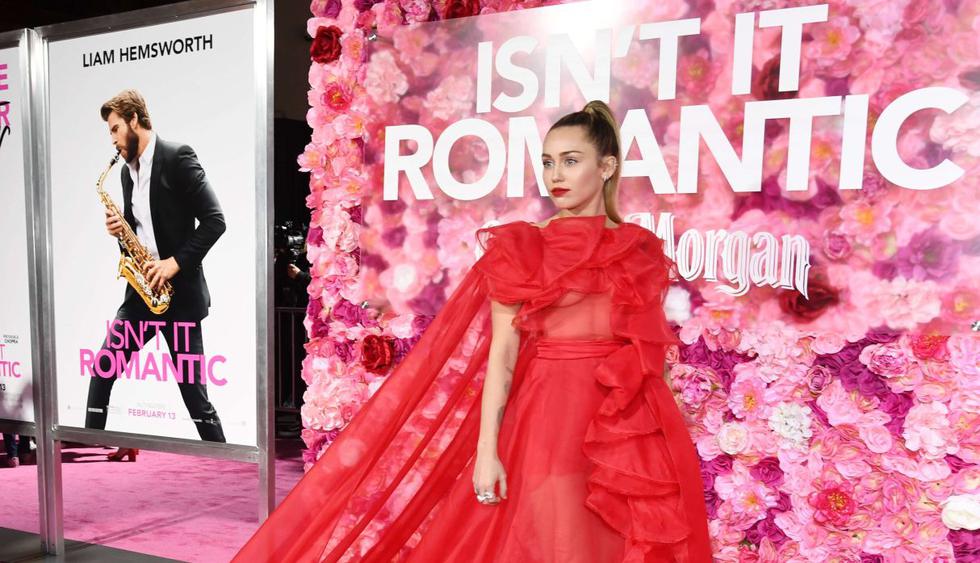 Miley Cyrus asistió al estreno de película “Isn't It Romantic” en reemplazo de Liam Hemsworth, quien tuvo que ser hospitalizado por un problema de salud. (Foto: AFP)