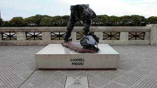 Lionel Messi: Partieron por la mitad la estatua del jugador en Buenos Aires