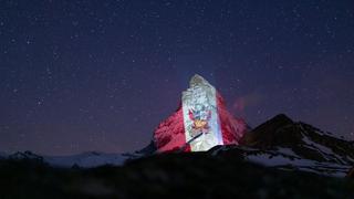 Coronavirus: bandera del Perú se luce en célebre montaña de los Alpes suizos a modo de homenaje