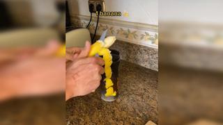 Tiktoker es blanco de burlas al aparecer en un video viral pelando un plátano con un cuchillo