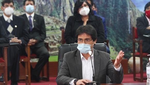 El gobernador regional de Cusco expresó su molestia con el Ejecutivo por no tomar en cuenta su propuesta de una cuarentena rígida en su región  para frenar el incremento de contagios y fallecimientos por COVID-19.