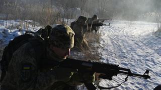 El ejército ruso se acerca a Kiev para “decapitar” al gobierno, según EEUU