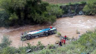 Huánuco: Bus cae al río Huallaga con 50 pasajeros a bordo | VIDEO