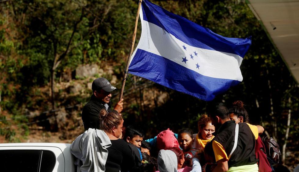 Migrantes aguardan esperanzados en la frontera de Guatemala con México. (Foto: EFE)