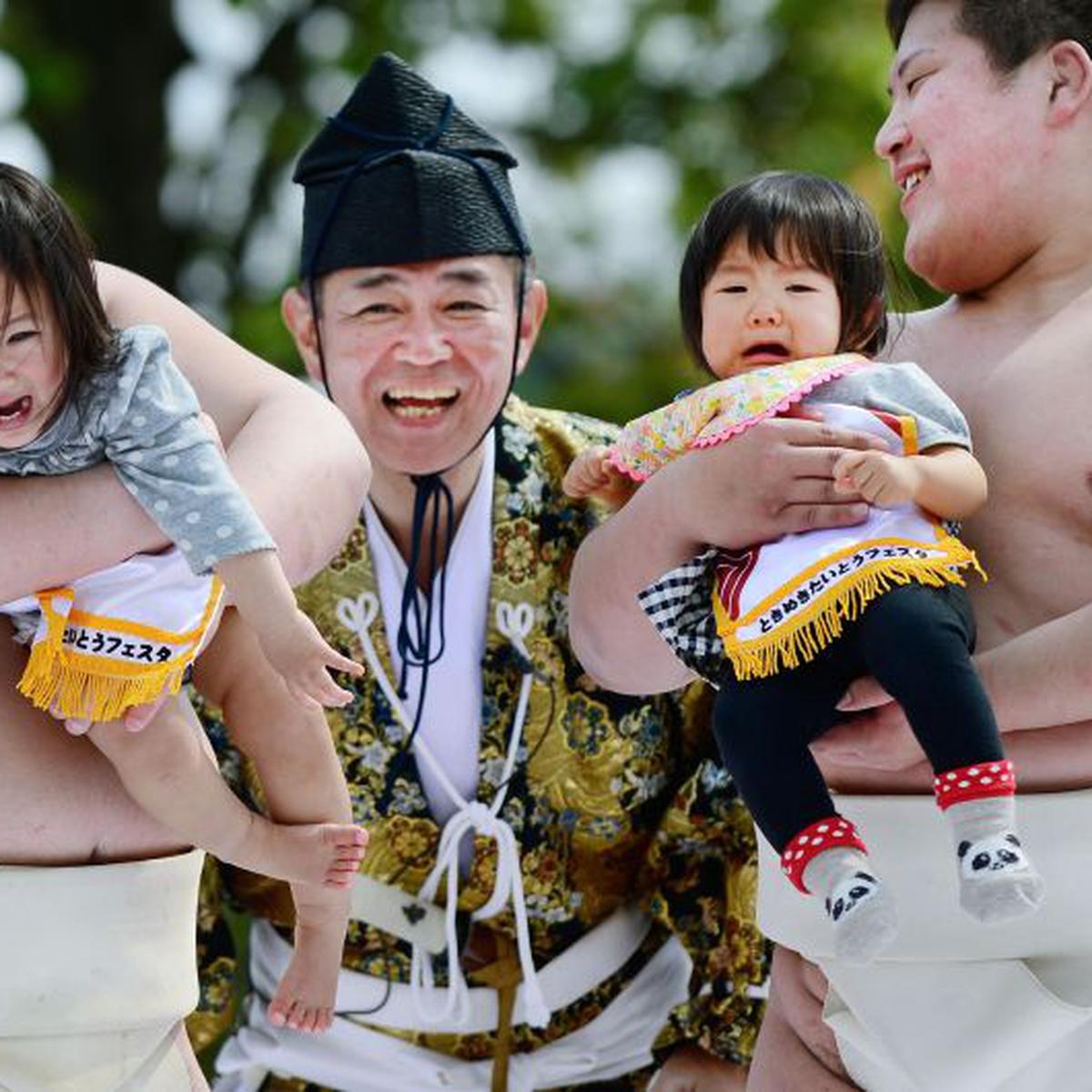 Japon Luchadores De Sumo Hacen Llorar A Bebes En Singular Ritual Fotos Mundo Peru21