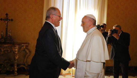 Sonrisas y protocolo, así se desarrolló el encuentro entre PPK y el papa Francisco. (Foto: Presidencia del Perú)