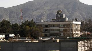 Talibanes afganos atacan embajadas