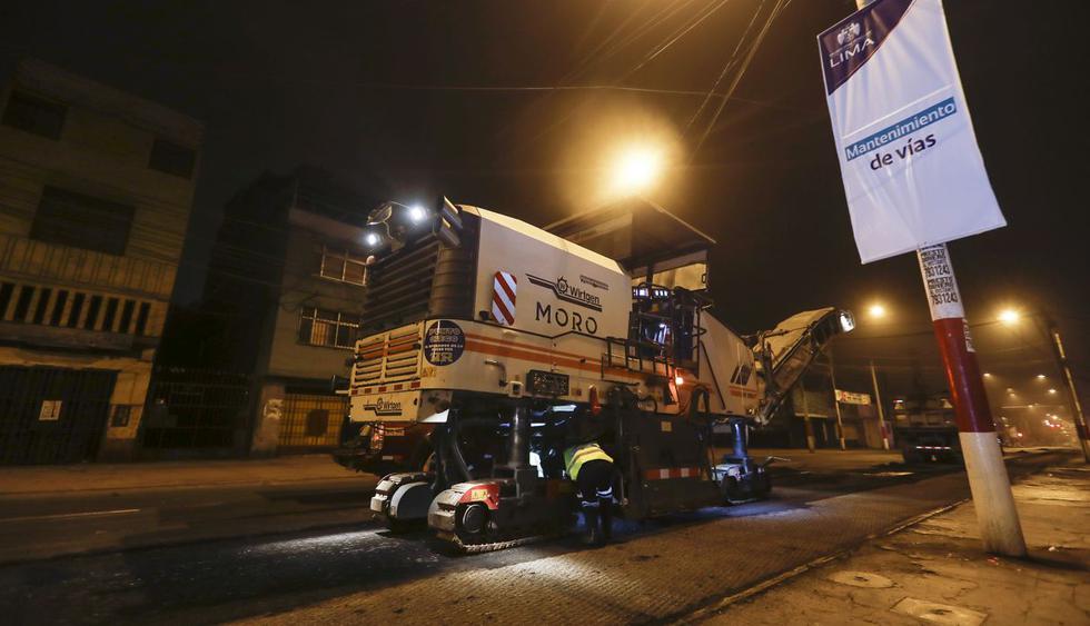 La Municipalidad de Lima detalló que en una extensión de casi dos kilómetros se ejecuta el fresado del pavimento (retiro de la capa superficial dañada), así como la colocación de asfalto en caliente. (Foto: Difusión)
