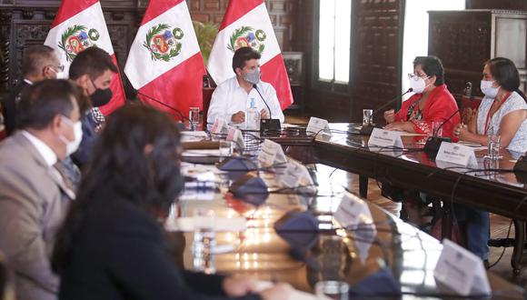 Pedro Castillo escuchó las demandas de las dirigentes pero no dio soluciones concretas. (Foto: Presidencia de la República)