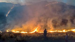 Cusco: Bomberos luchan contra tres incendios forestales
