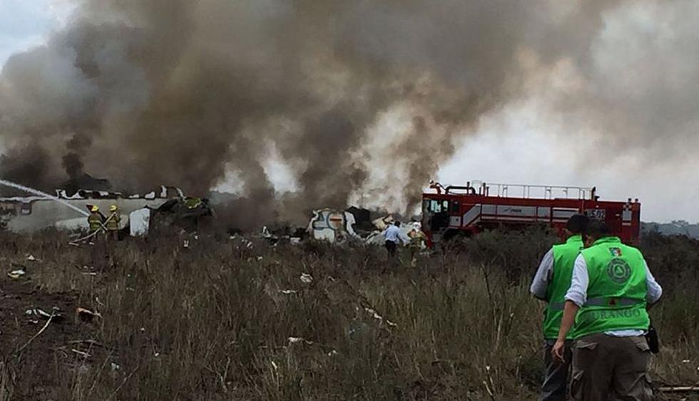 Un avión comercial de la aerolínea Aeroméxico con 101 personas a bordo se estrelló hoy en las inmediaciones Aeropuerto Guadalupe Victoria de Durango, en el norte del país,. (EFE)