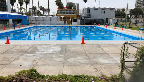 Reabren las piscinas del Estadio Luis Gálvez Chipoco.