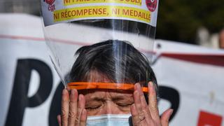 Sanitarios en Francia vuelven a manifestarse para pedir más personal   [FOTOS]